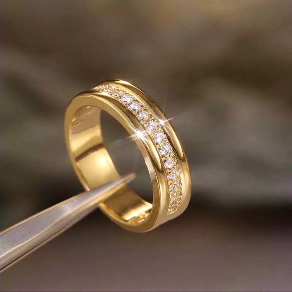 🌟Elegant Gold Plated Ring with CZ Stone - Picture 3 of 4